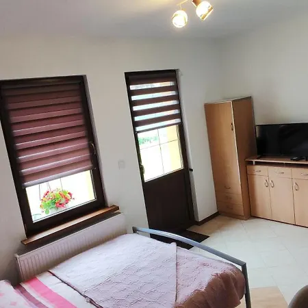 Pokoje Goscinne Pod Tuja Guest house
